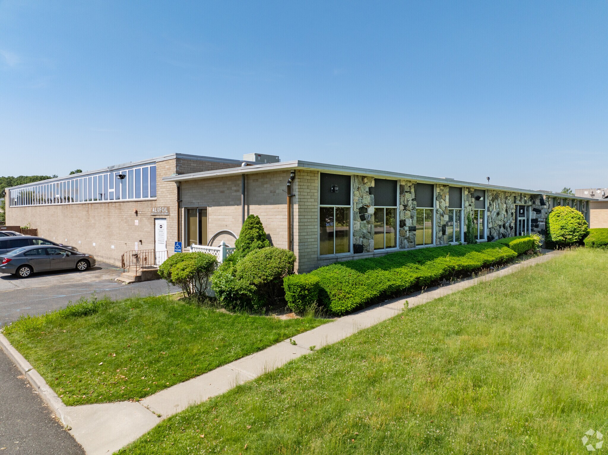 135 Oser Ave, Hauppauge, NY for sale Primary Photo- Image 1 of 1