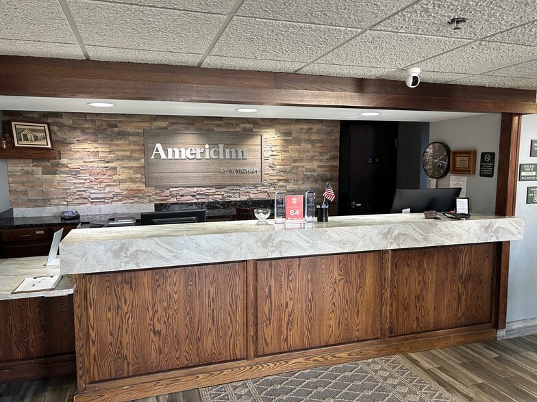 222 W 2nd St, Ottumwa, IA for sale - Building Photo - Image 3 of 23