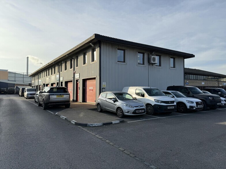 Airport Service Rd, Portsmouth for lease - Building Photo - Image 3 of 11