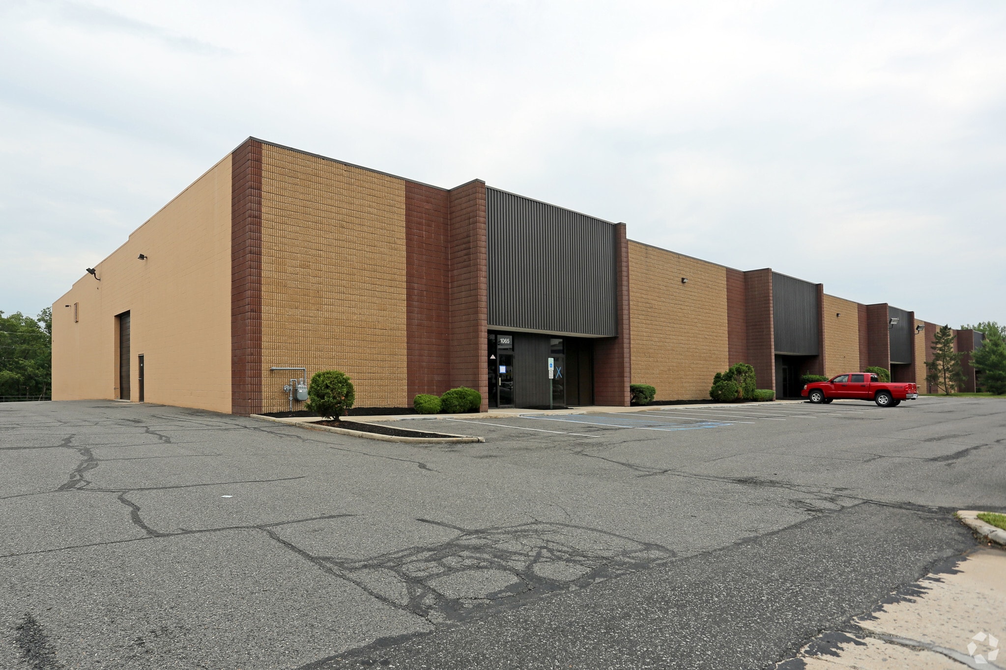 1065-1085 Thomas Busch Memorial Hwy, Pennsauken, NJ for lease Building Photo- Image 1 of 9