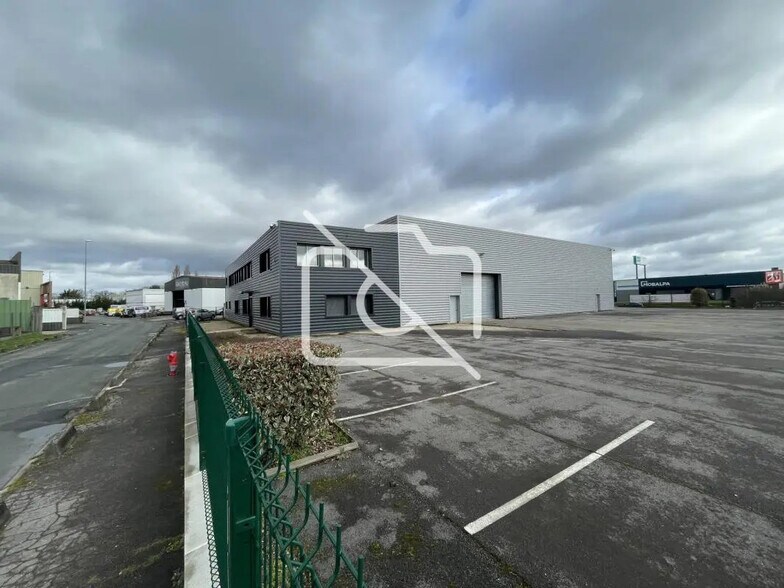 Industrial in Sainte-Geneviève-des-Bois for sale - Building Photo - Image 1 of 6