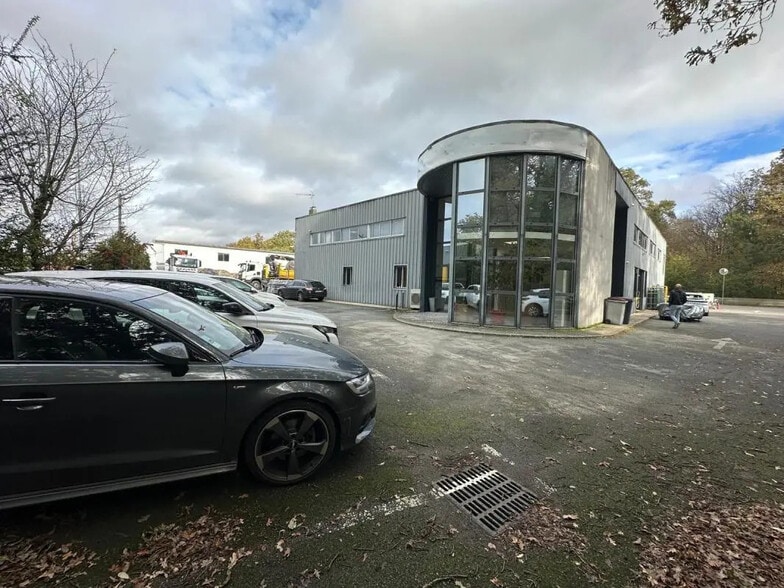 Flex in Valenton for sale - Building Photo - Image 1 of 4