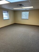 5600 Pioneer Creek Dr, Maple Plain, MN for lease Building Photo- Image 2 of 5