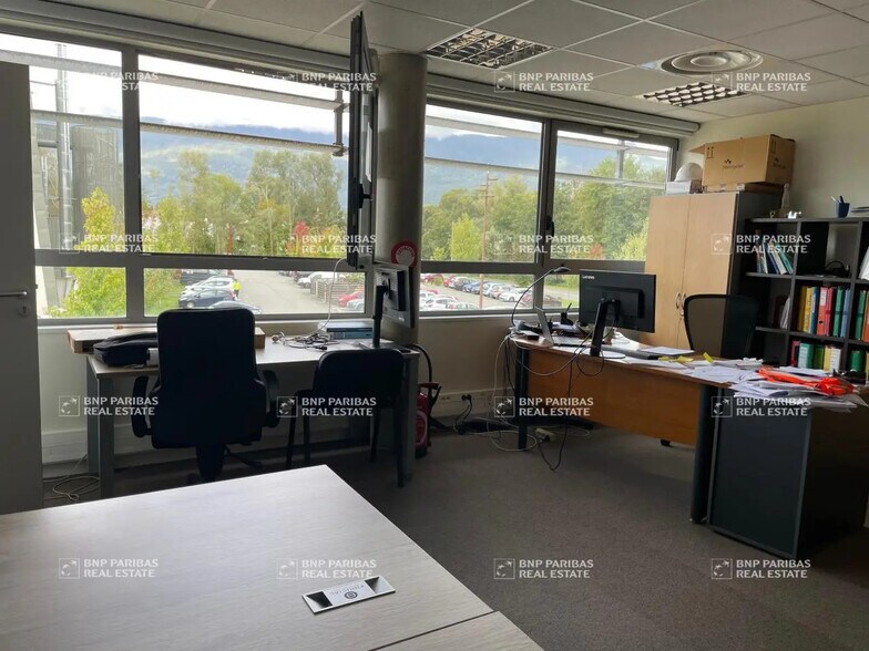 Office in Méry for lease - Building Photo - Image 3 of 11