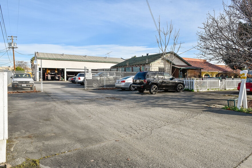 2566 Leghorn St, Mountain View, CA for sale - Building Photo - Image 1 of 1