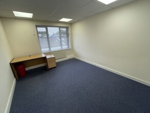 Bridge Rd, Camberley for lease Interior Photo- Image 2 of 3