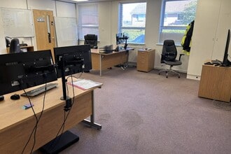 1-6 Princes Rd, Ferndown for lease Interior Photo- Image 1 of 6