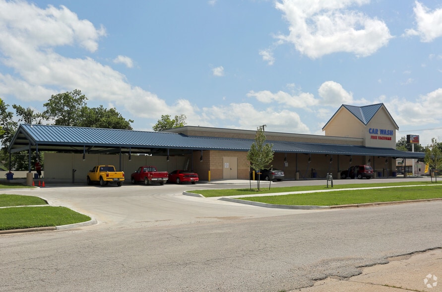 219 N Mission Dr, Sapulpa, OK for sale - Building Photo - Image 3 of 4