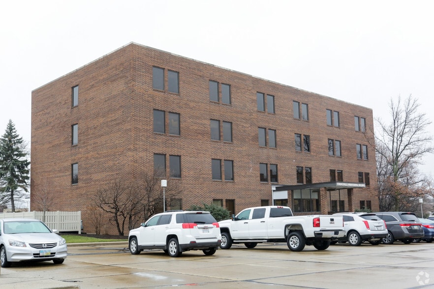 11925 Pearl Rd, Strongsville, OH for lease - Building Photo - Image 2 of 10