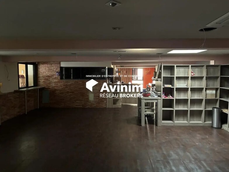 Retail in Aix-en-Provence for lease - Interior Photo - Image 2 of 3