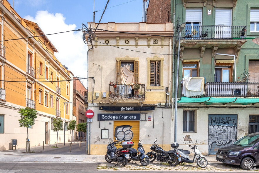 Retail in Barcelona, Barcelona for lease - Building Photo - Image 2 of 2