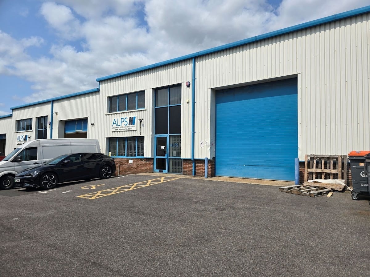 12 Downley Rd, Havant for lease Primary Photo- Image 1 of 4