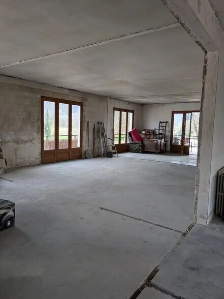 Office in Challes-les-Eaux for lease - Interior Photo - Image 2 of 7