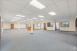 260 Maple Ct, Ventura, CA for lease Building Photo- Image 2 of 6