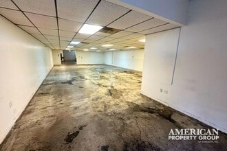 6111-6121 Clark Center Ave, Sarasota, FL for lease Building Photo- Image 2 of 3