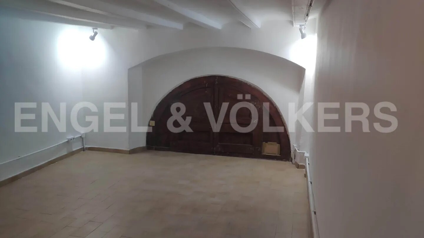 Barcelona, BAR 08002 -  -  - Interior Photo - Image 1 of 7