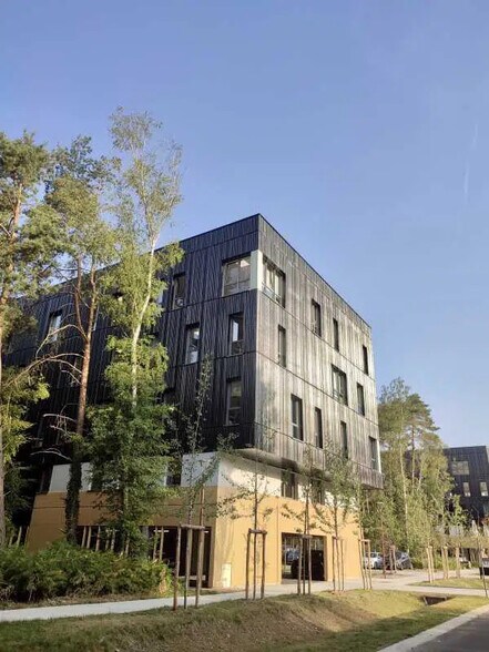 Office in Petit-Couronne for lease - Building Photo - Image 3 of 7