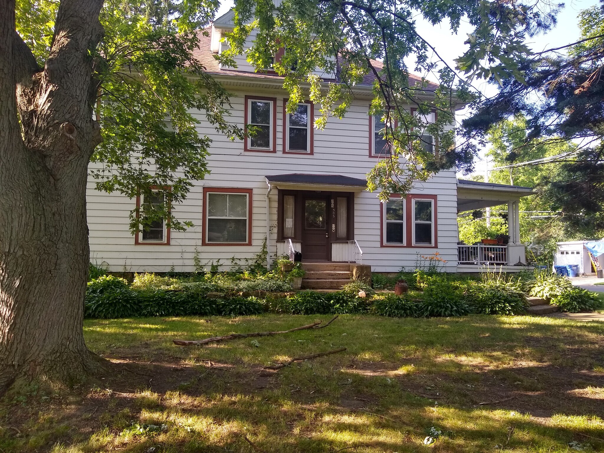 305 Augusta Ave, Dekalb, IL for sale Primary Photo- Image 1 of 1