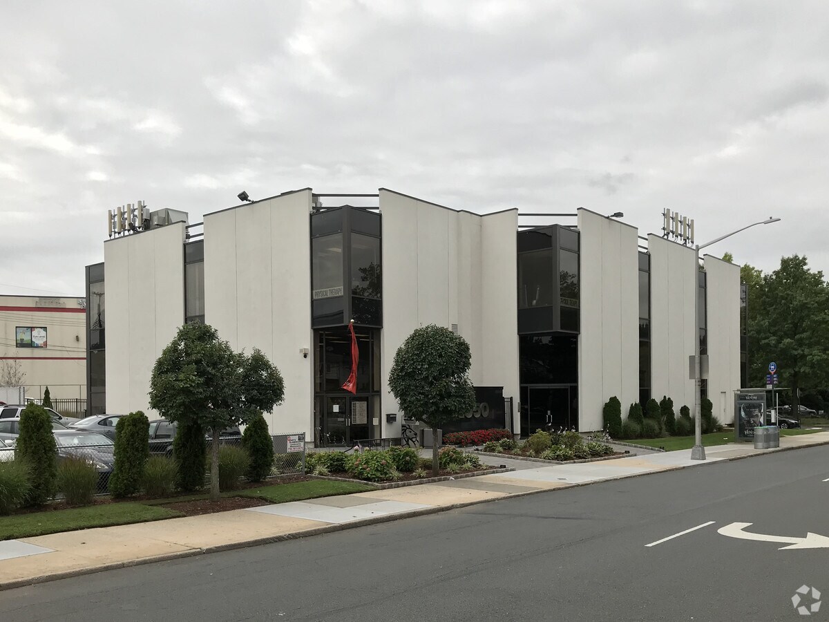 2550 Victory Blvd, Staten Island, NY 10314