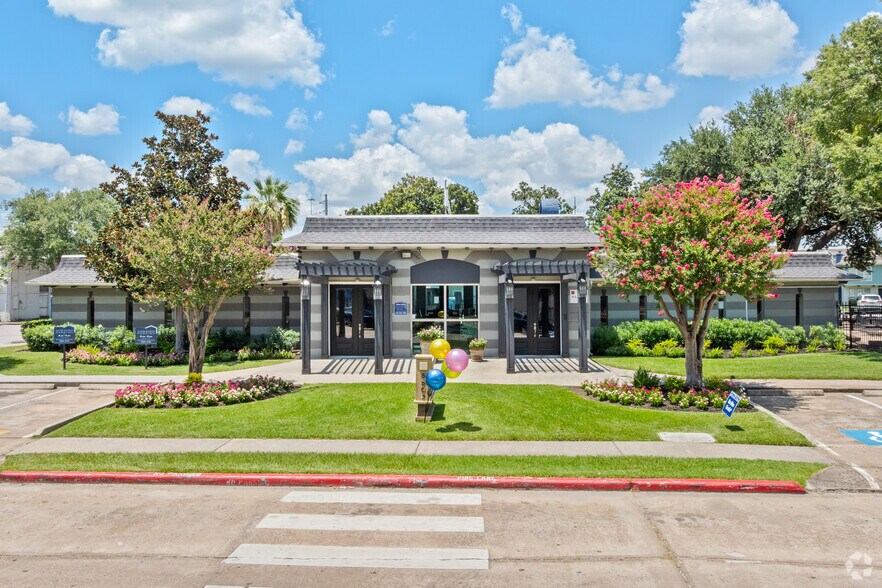 5500 El Camino Del Rey St, Houston, TX for sale - Primary Photo - Image 1 of 1
