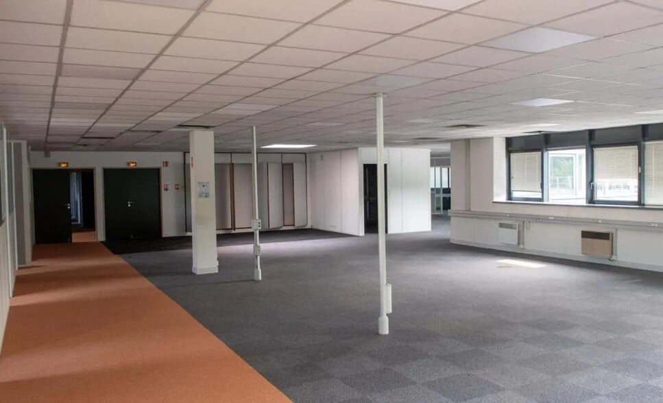 2 Rue De La Prairie, Villebon-sur-Yvette for lease - Interior Photo - Image 3 of 6