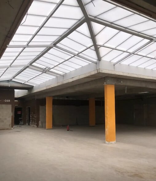 Retail in Saint-Maur-des-Fossés for sale - Interior Photo - Image 2 of 2