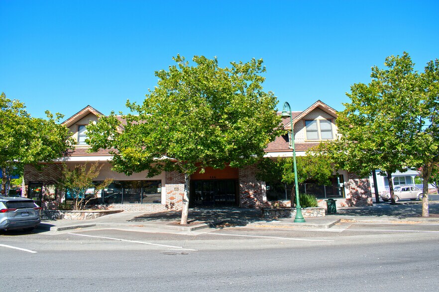 124-148 S Cloverdale Blvd, Cloverdale, CA for lease - Building Photo - Image 1 of 6