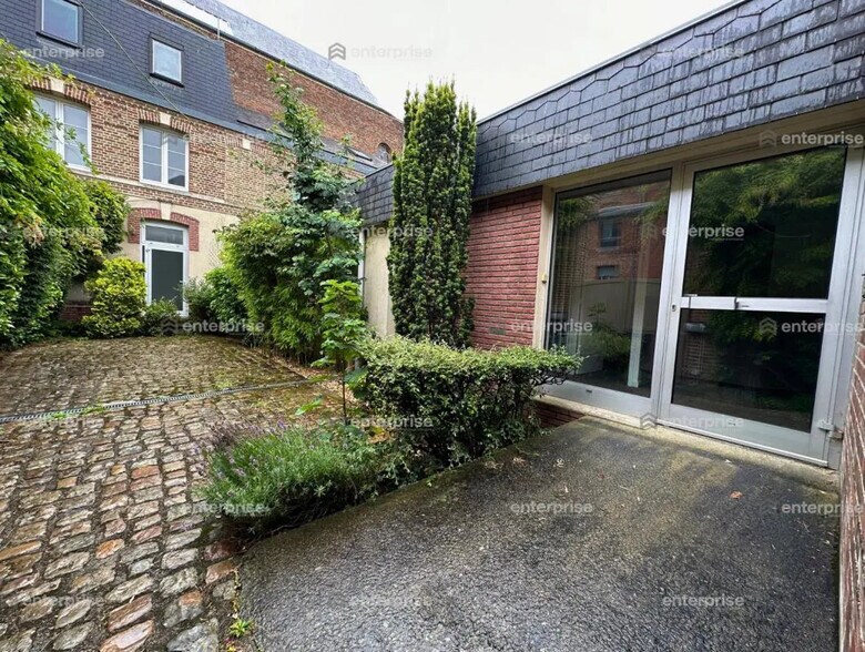 Office in Amiens for lease - Building Photo - Image 2 of 4