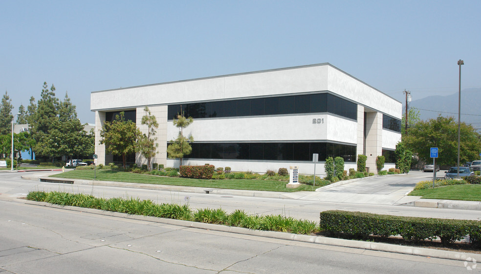 201 E Huntington Dr, Monrovia, CA for lease - Building Photo - Image 2 of 15