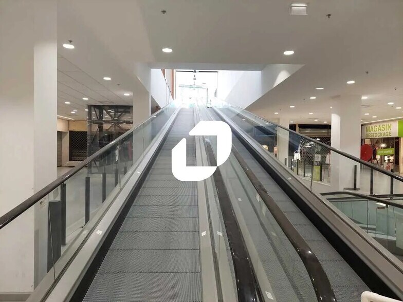 Retail in Vélizy-Villacoublay for lease - Building Photo - Image 3 of 4