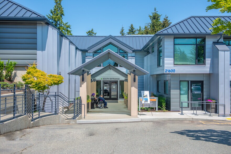 21600 Highway 99, Edmonds, WA for lease - Building Photo - Image 2 of 15