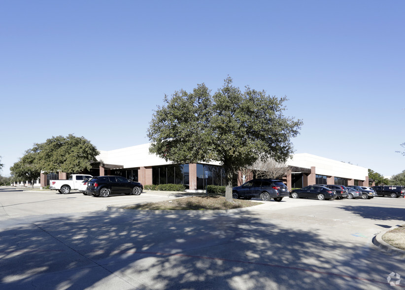 405 International Pky, Richardson, TX for lease - Building Photo - Image 1 of 15