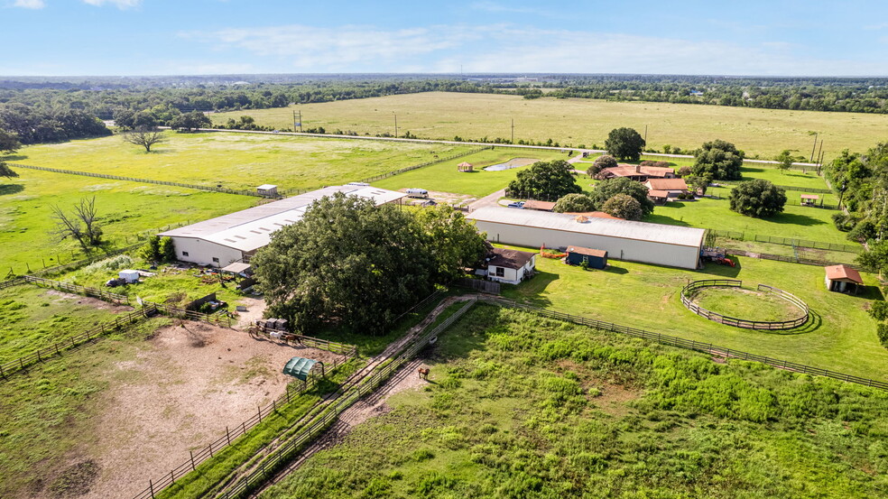 1226 County Road 201A, Angleton, TX for sale - Building Photo - Image 3 of 38