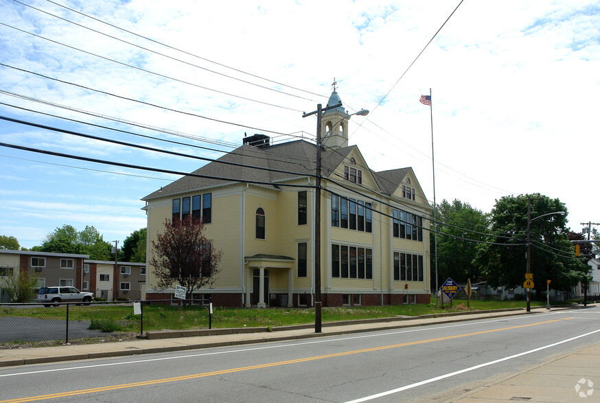 819 Providence St, West Warwick, RI for sale - Building Photo - Image 1 of 1