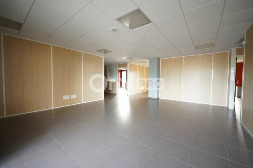 Office in Rillieux-la-Pape for lease - Interior Photo - Image 2 of 6
