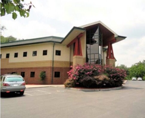 2025 Meadowview Pky, Kingsport, TN for sale - Building Photo - Image 1 of 1