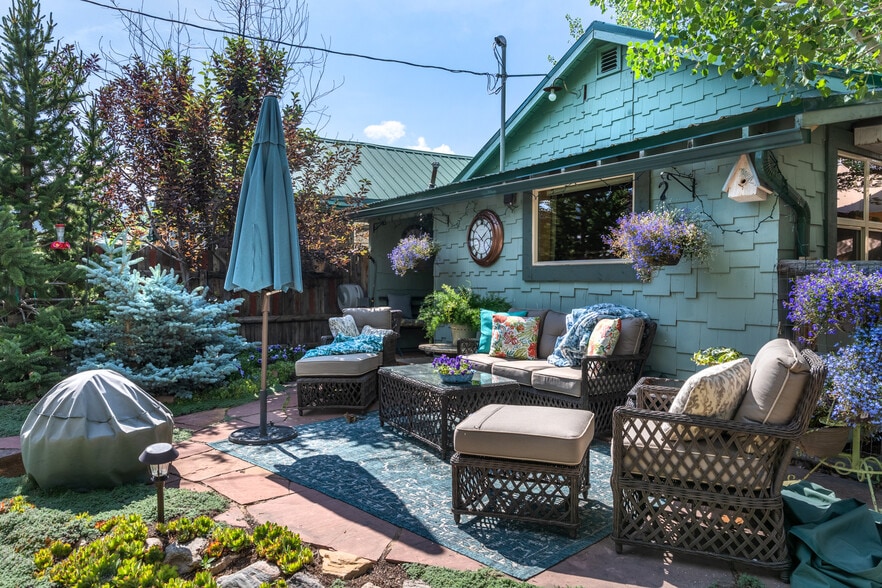 717 Lake Ave, Grand Lake, CO for sale - Primary Photo - Image 1 of 39