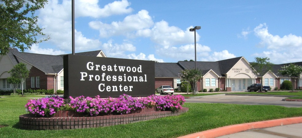 7002 Riverbrook Dr, Sugar Land, TX for sale - Building Photo - Image 3 of 20