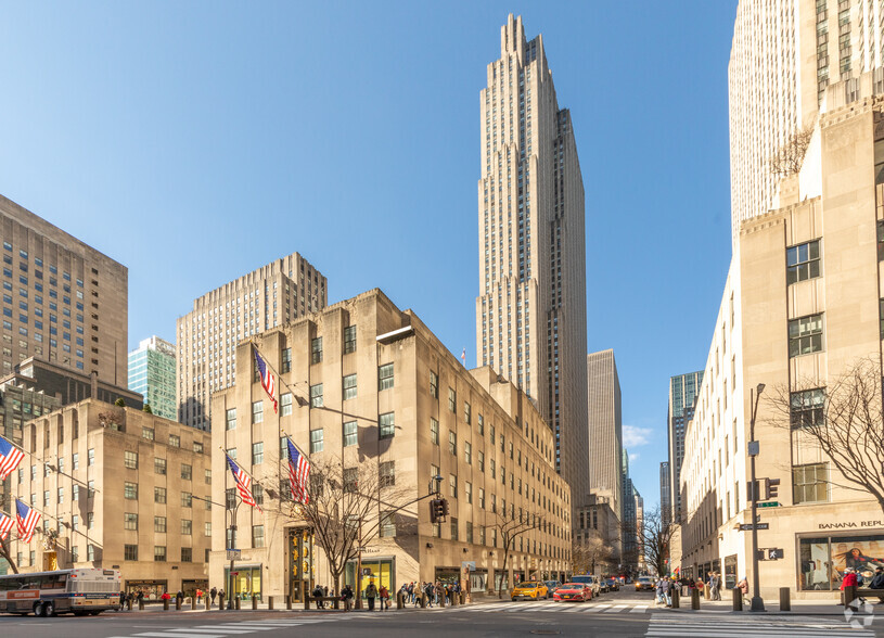 30 Rockefeller Plaza, New York, NY for lease - Building Photo - Image 2 of 8