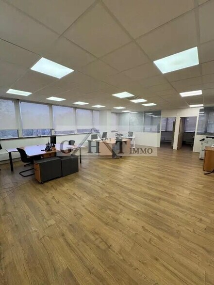 Office in Maisons-Alfort for lease - Interior Photo - Image 1 of 8