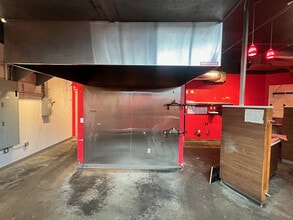 7227 N Philadelphia Ave, Portland, OR for lease Building Photo- Image 2 of 4