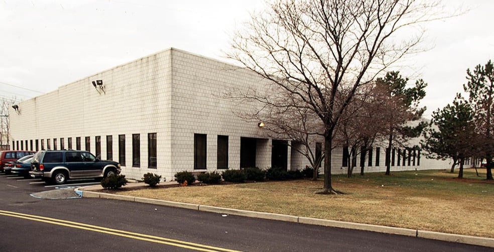 135 Seaview Dr, Secaucus, NJ for lease - Primary Photo - Image 1 of 1