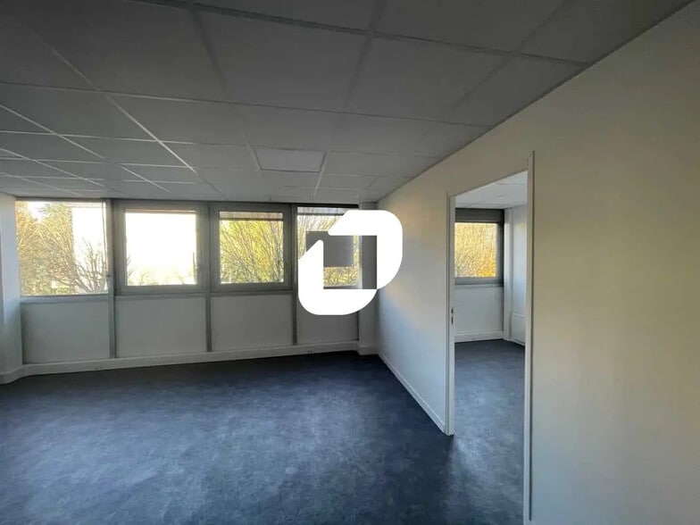 10 Avenue De Camberwell, Sceaux for lease - Interior Photo - Image 3 of 11