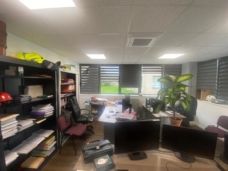 Office in Saint-Étienne for lease - Interior Photo - Image 3 of 6