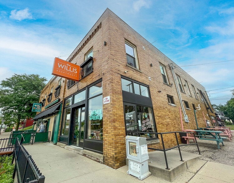 800 E Michigan Ave, Lansing, MI for lease - Building Photo - Image 1 of 2