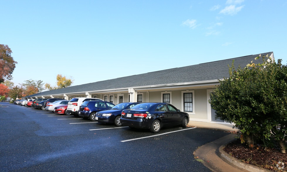 3936 Lansing Ct, Dumfries, VA for sale - Primary Photo - Image 1 of 1