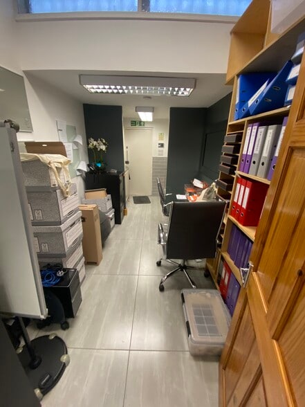 49 West India Dock Rd, London for lease - Building Photo - Image 3 of 5