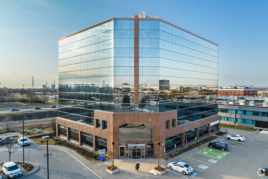 2630 Skymark Ave, Mississauga, ON for lease - Building Photo - Image 1 of 4