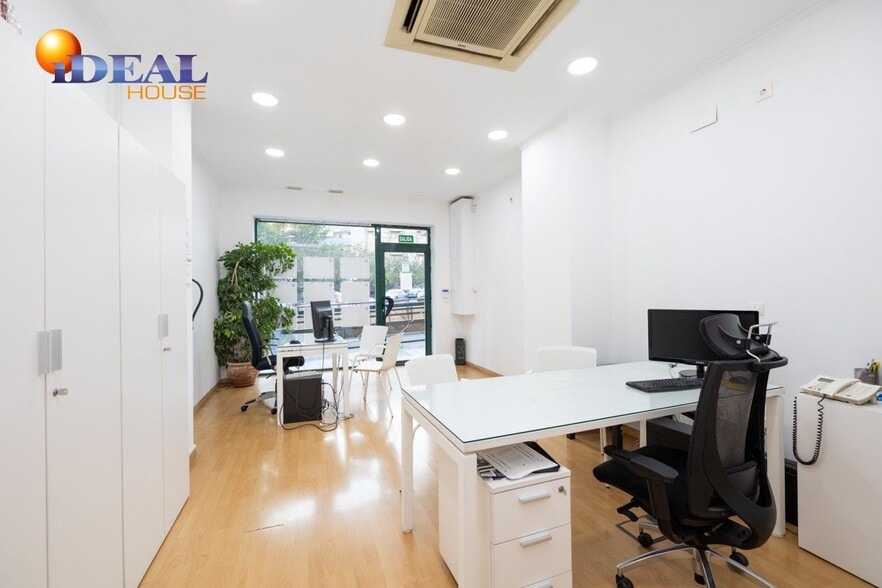 Retail in Granada for sale - Interior Photo - Image 1 of 15