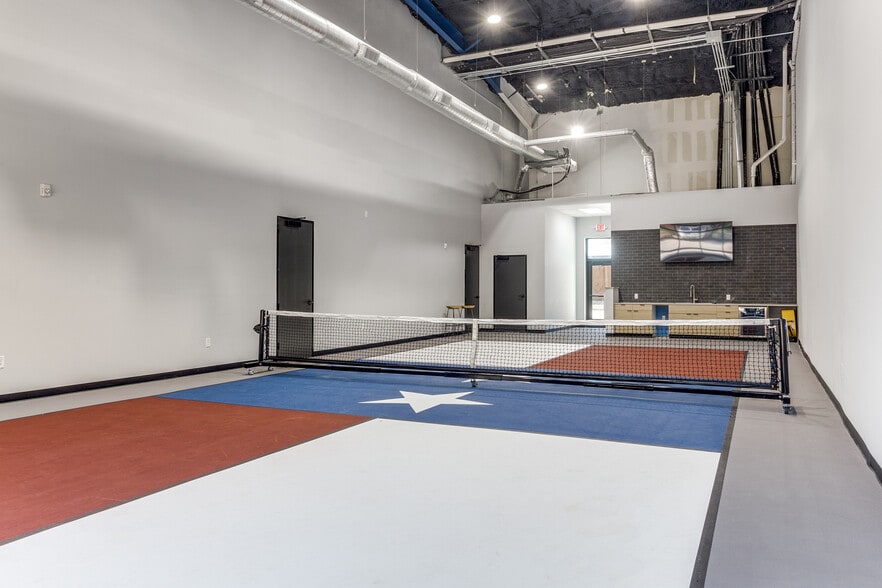 351 E Hudgins St, Grapevine, TX for sale - Interior Photo - Image 3 of 23